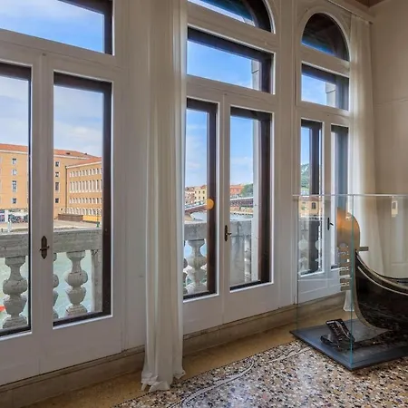 Luxury Calatrava - In Venetian Palazzo By Sarlux Benátky