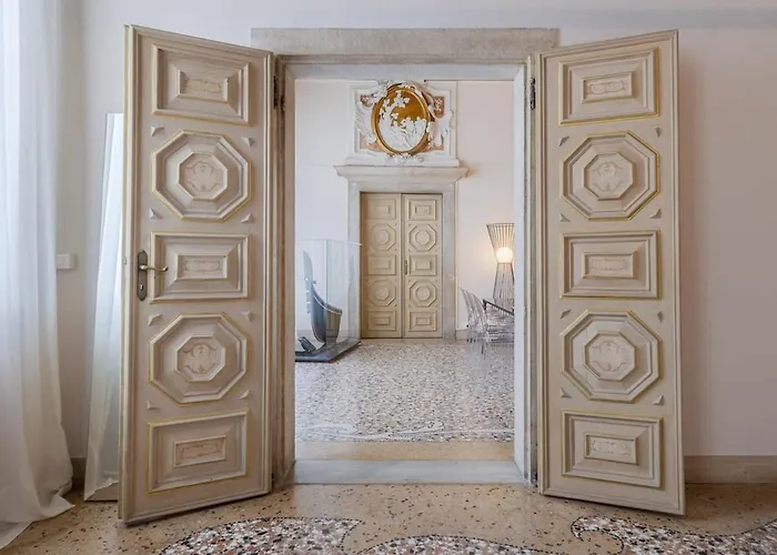 Luxury Calatrava - In Venetian Palazzo By Sarlux * Venezia