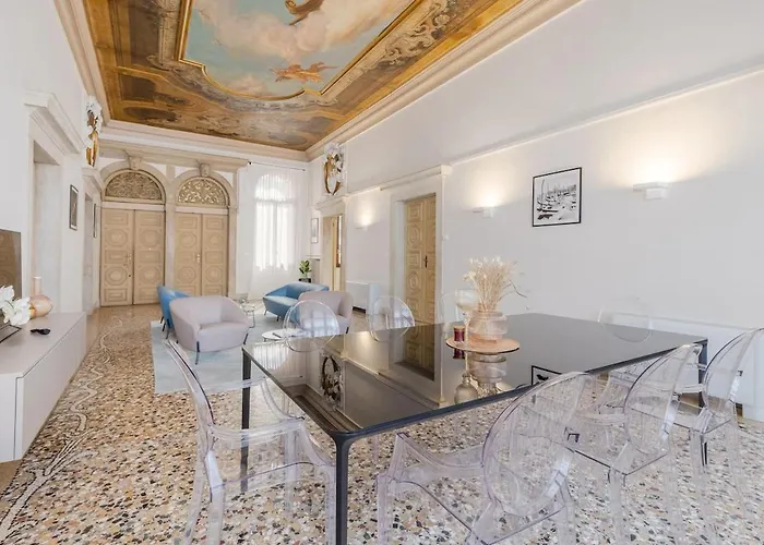 Luxury Calatrava - In Venetian Palazzo By Sarlux * Venezia