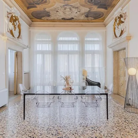 Luxury Calatrava - In Venetian Palazzo Venice