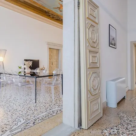 Apartment Luxury Calatrava - In Venetian Palazzo Venice