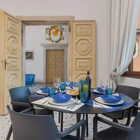 Luxury Calatrava - In Venetian Palazzo Venice
