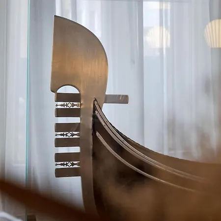 Luxury Calatrava - In Venetian Palazzo