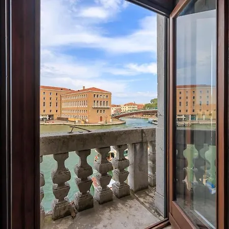 Luxury Calatrava - In Venetian Palazzo Apartment Venice