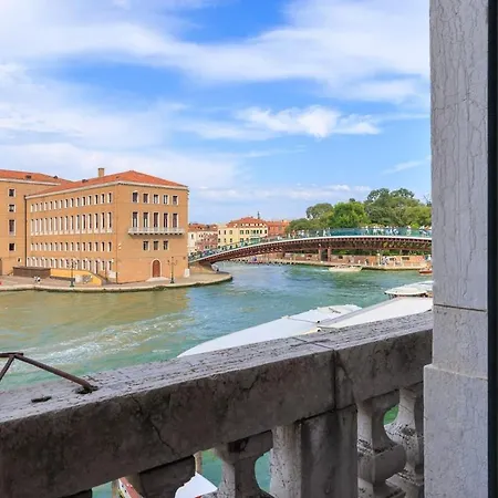 Luxury Calatrava - In Venetian Palazzo Apartment